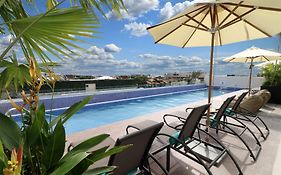 Holiday Inn Express&Suites - Playa del Carmen, an IHG Hotel